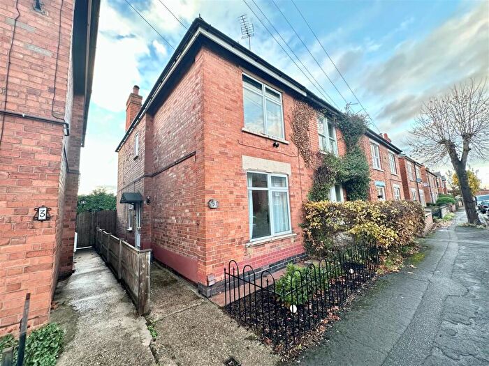 3 Bedroom Semi Detached House For Sale In Lawrence Street, Newark, NG24