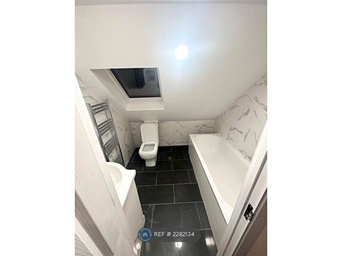 4 Bedroom Flat To Rent In Avery Gardens, Ilford, IG2