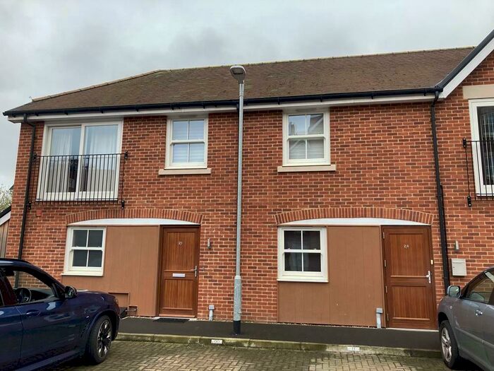 2 Bedroom Maisonette To Rent In De Montford Place, Warwick Avenue, MK40