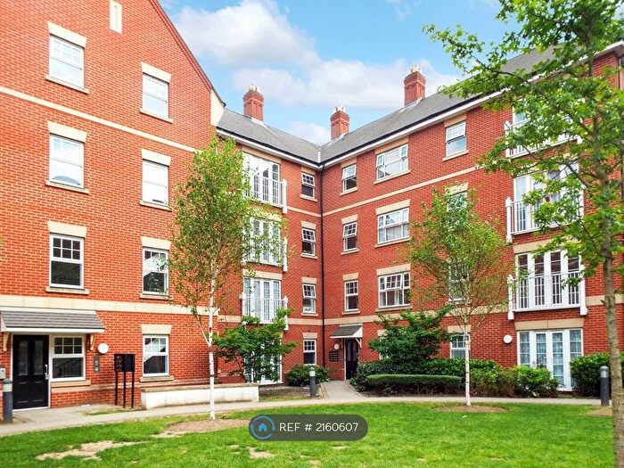 2 Bedroom Flat To Rent In Waltham House, Waltham Cross, EN8