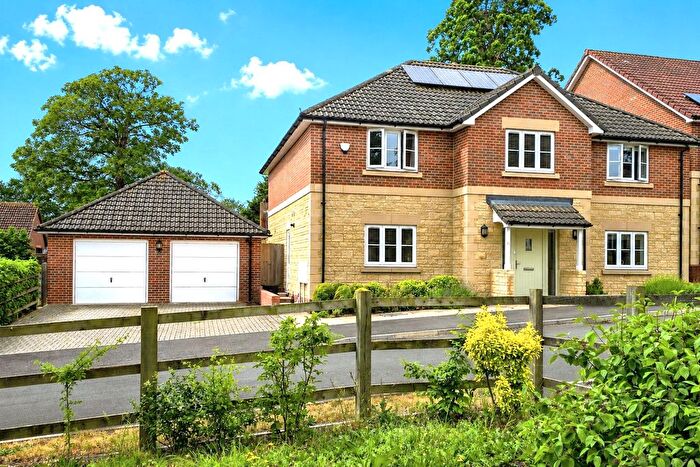 4 Bedroom Detached House For Sale In Elmhurst Gardens, Trowbridge, BA14