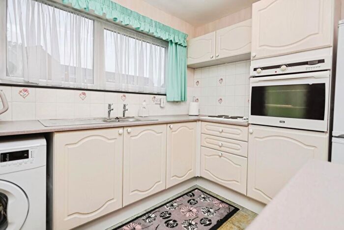 1 Bedroom Flat For Sale In Welshmans Hill, Sutton Coldfield, Birmingham, B73