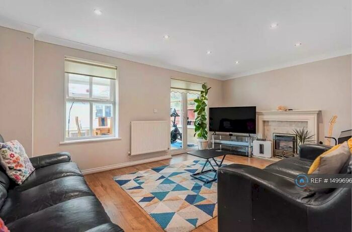 5 Bedroom Detached House To Rent In Holywell Close, Orpington, BR6