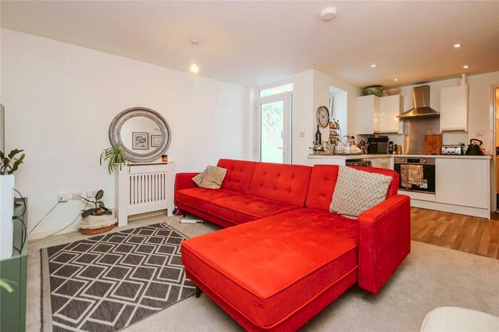 2 Bedroom Flat To Rent In Boultons Road, Kingswood, Bristol, BS15