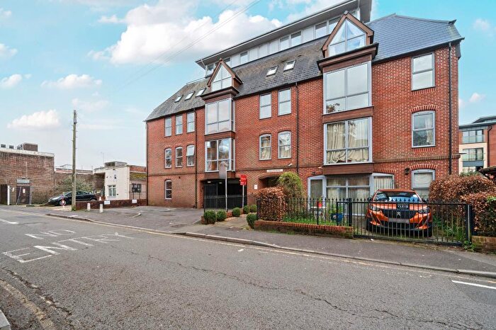 1 Bedroom Flat For Sale In Newbury, Berkshire, RG14