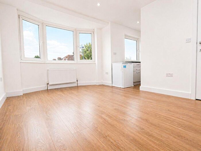 Studio To Rent In Flat In Edmonton - *** Inclusive Of All The Bills ***, N18