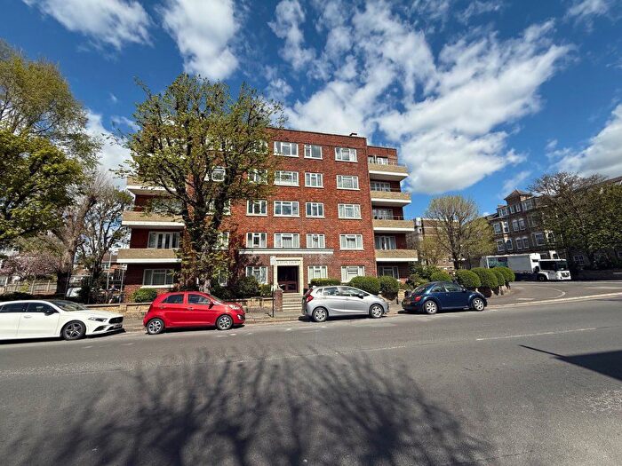 3 Bedroom Flat To Rent In Eaton Court, Eaton Gardens, BN3