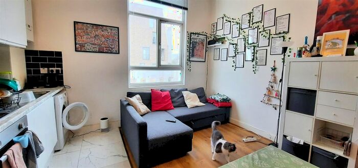 3 Bedroom Flat To Rent In Cambridge Road, London, NW6