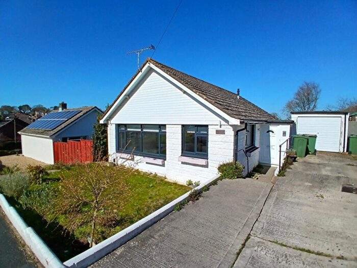 3 Bedroom Bungalow To Rent In Hazlemere Avenue, Binstead, PO30