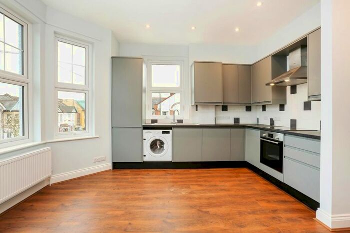 3 Bedroom Flat To Rent In Okehampton Road, Kensal Rise, London, NW10