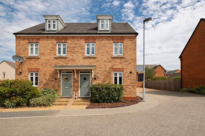3 Bedroom Semi-Detached House For Sale In Quintus Close, Fairfields, Milton Keynes, MK11