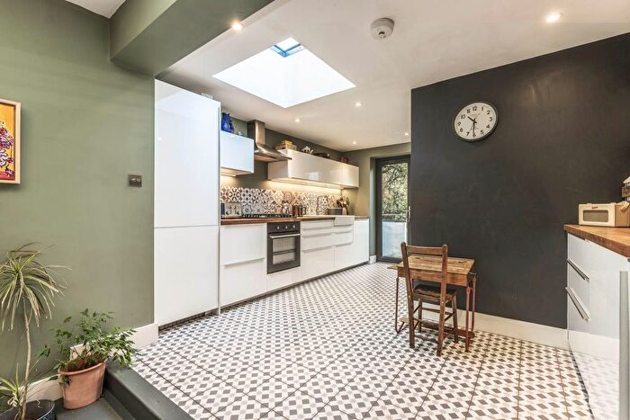 2 Bedroom Semi-detached House For Sale In Queens Road, Tunbridge Wells, TN4