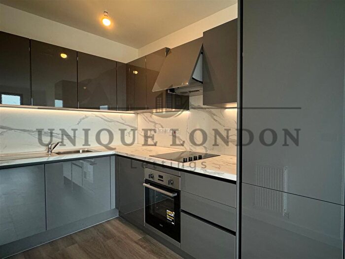 1 Bedroom Flat To Rent In Ilderton Road, Vista Heights, Bermondsey, SE15