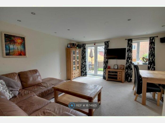 3 Bedroom Semi-Detached House To Rent In Brookvile Crescent, Newcastle Upon Tyne, NE5