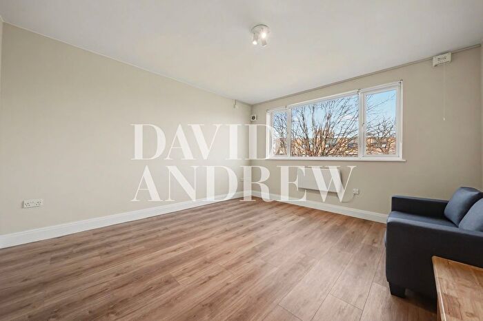 2 Bedroom Flat To Rent In Queens Drive, Dalecroft Queens Drive, N4