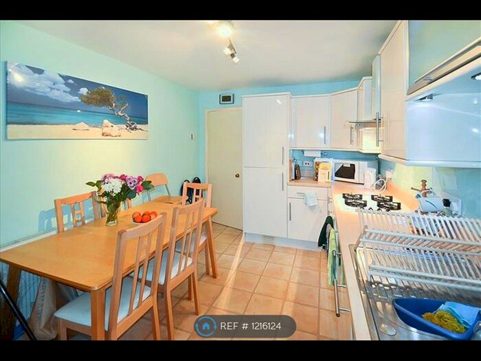 2 Bedroom Flat To Rent In Reedham Drive, Purley CR8