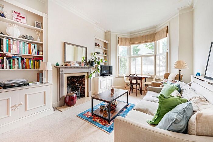 2 Bedroom Flat To Rent In Lalor Street, Fulham, London, SW6