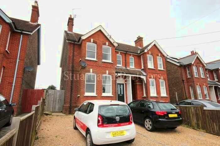 2 Bedroom Flat To Rent In New England Road, Haywards Heath, RH16