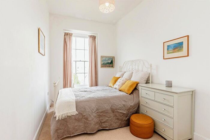 1 Bedroom Apartment For Sale In Royal York Crescent, Clifton, Bristol, BS8