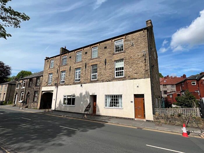 3 Bedroom Apartment To Rent In Flat, - Chew Valley Road, OL3