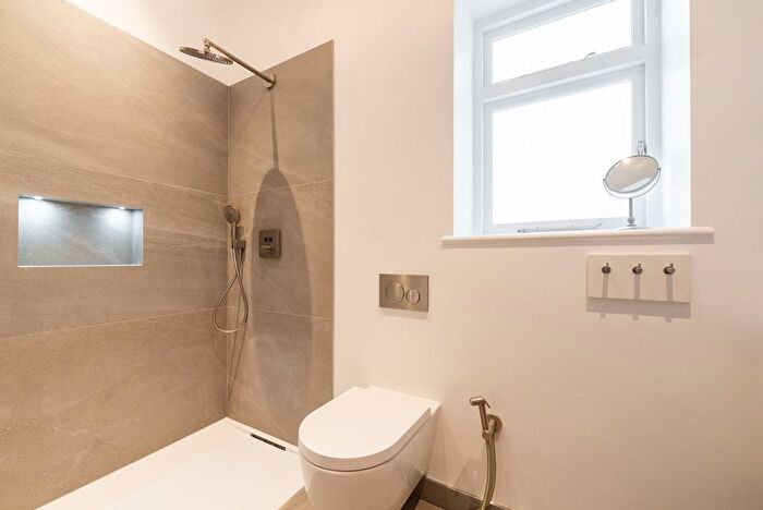 2 Bedroom Flat To Rent In Belsize Park Gardens, London, NW3