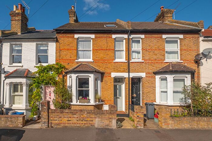 4 Bedroom Detached House For Sale In Steele Road, Isleworth, TW7