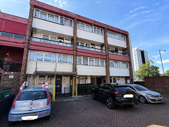 3 Bedroom Maisonette For Sale In Seabrooke Rise, Grays, Essex, RM17