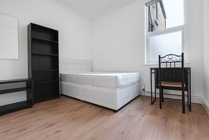 House Of Multiple Occupation To Rent In Large Double Room - Wood Green, N22