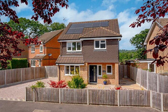4 Bedroom Detached House For Sale In Thepps Close, South Nutfield, RH1