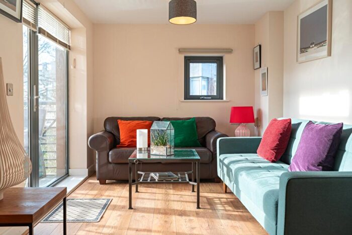 1 Bedroom Apartment To Rent In Empress Court, Woodin's Way, Oxford, Oxfordshire, OX1