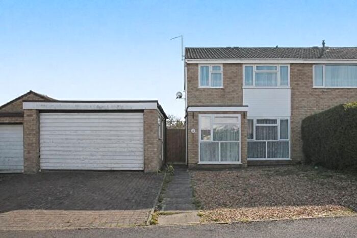 4 Bedroom Semi Detached House To Rent In Orwell Close, Raunds, Wellingborough, NN9