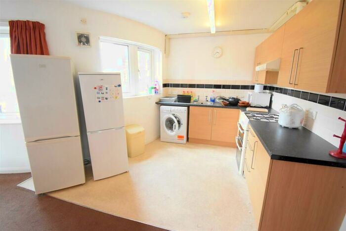 4 Bedroom Flat To Rent In &#; Pppw Stephen Rd, Selly Oak. Mins Walk To University Of Birmingham Campus, B29
