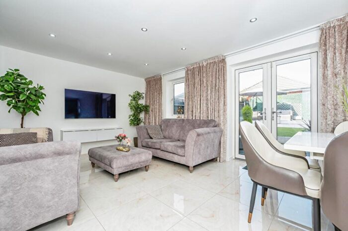 4 Bedroom Semi-Detached House For Sale In Malthouse Drive, Grays, RM17