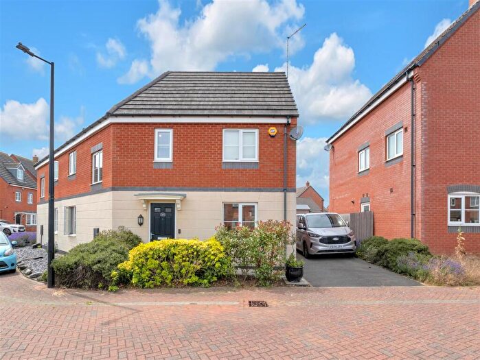 3 Bedroom Semi Detached House For Sale In Long Swath Way, Birstall, Leicester, LE4
