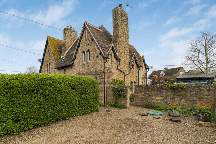 3 Bedroom Semi-Detached House For Sale In New Road, Charney Bassett, OX12
