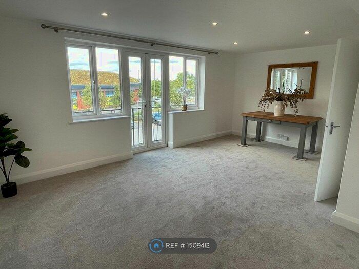 3 Bedroom Maisonette To Rent In Kingpost Parade, Guildford, GU1