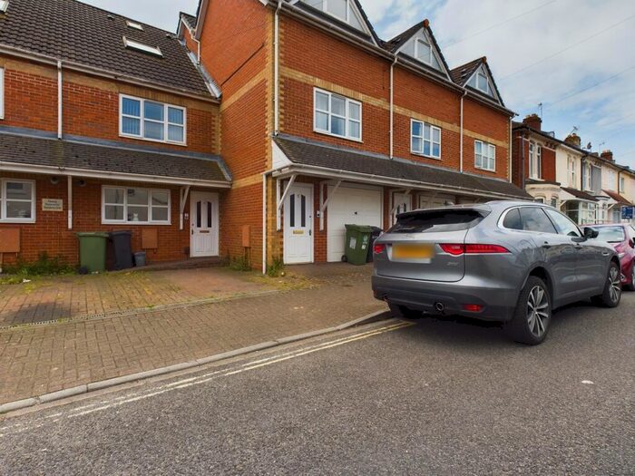 3 Bedroom Town House To Rent In New Road East, Copnor, Portsmouth, PO2