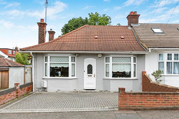 2 Bedroom Semi-Detached Bungalow For Sale In Mark Avenue, North Chingford, E4