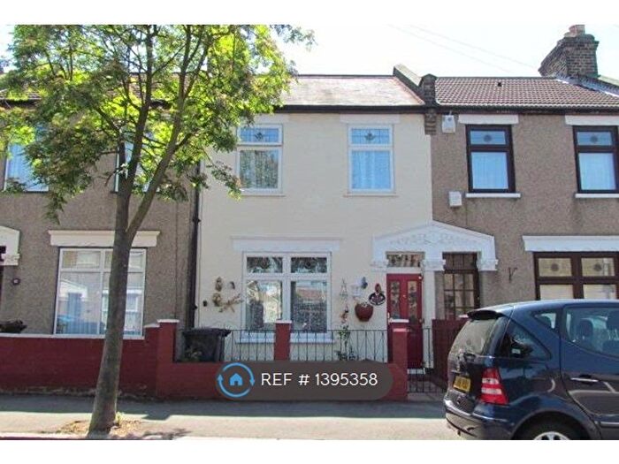 3 Bedroom Terraced House To Rent In Heath Road, Chadwell Heath, Romford, RM6