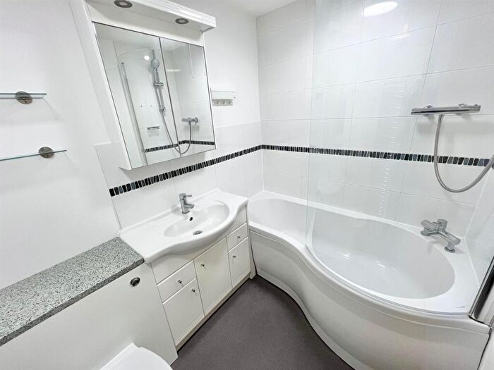 2 Bedroom Flat For Sale In Alfriston Road, Seaford, BN25