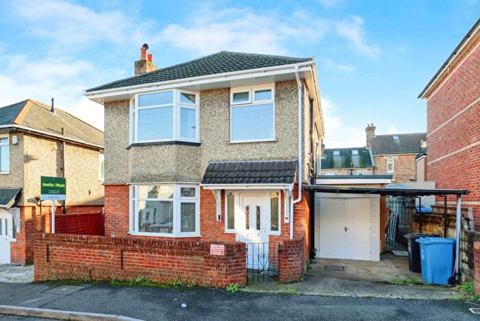 3 Bedroom Detached House For Sale In Cheltenham Road, Poole, Dorset, BH12