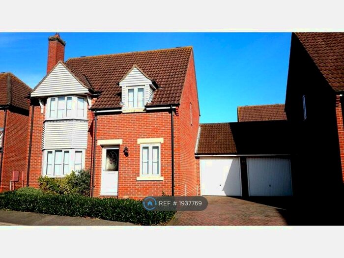 3 Bedroom Detached House To Rent In Cypress Court, Dunmow, CM6