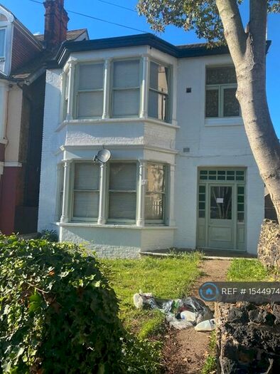 1 Bedroom Flat To Rent In Pembury Road, Westcliff-On-Sea, SS0