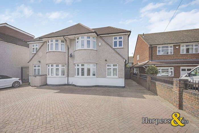 5 Bedroom Semi-Detached House For Sale In Pickford Road, Bexleyheath, DA7