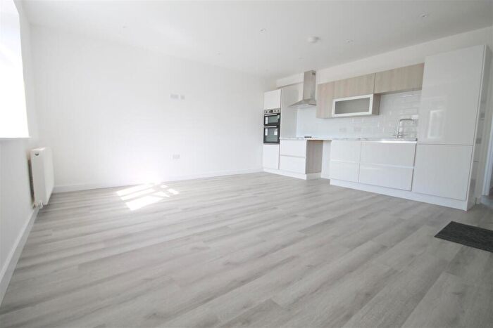 2 Bedroom Flat To Rent In Kingsway Avenue, Kingswood, Bristol, BS15