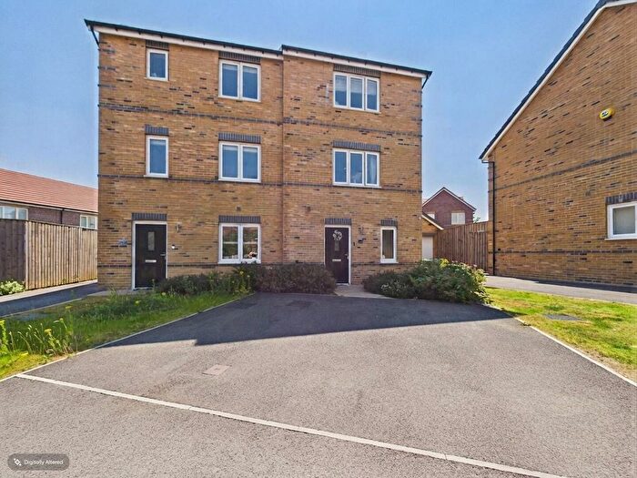 3 Bedroom Semi Detached House For Sale In Lotus Crescent, Castleford, WF10
