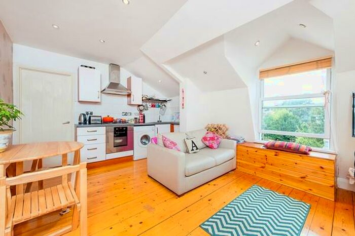 1 Bedroom Flat To Rent In Norwood Road, Herne Hill, London, SE24