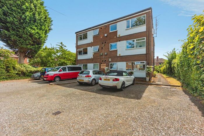 1 Bedroom Flat For Sale In Northenden Road, Sale, Greater Manchester, M33