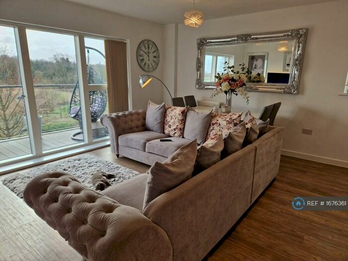 2 Bedroom Flat To Rent In Wainwright Avenue, Greenhithe, DA9