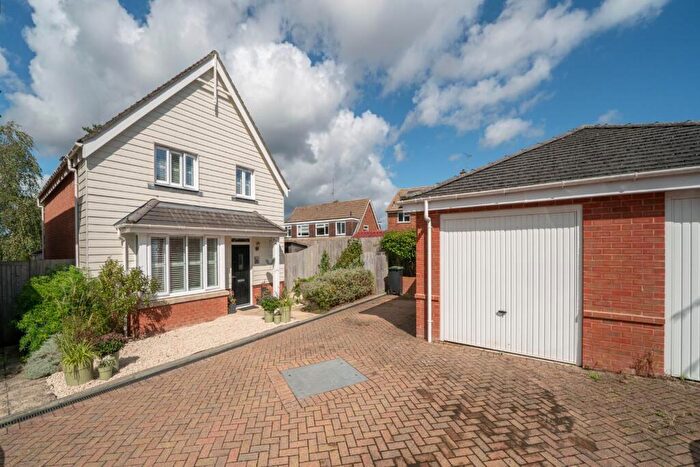 4 Bedroom Detached House For Sale In Summerfold Place, Burgess Hill, RH15